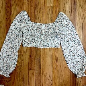 White floral long sleeve crop top